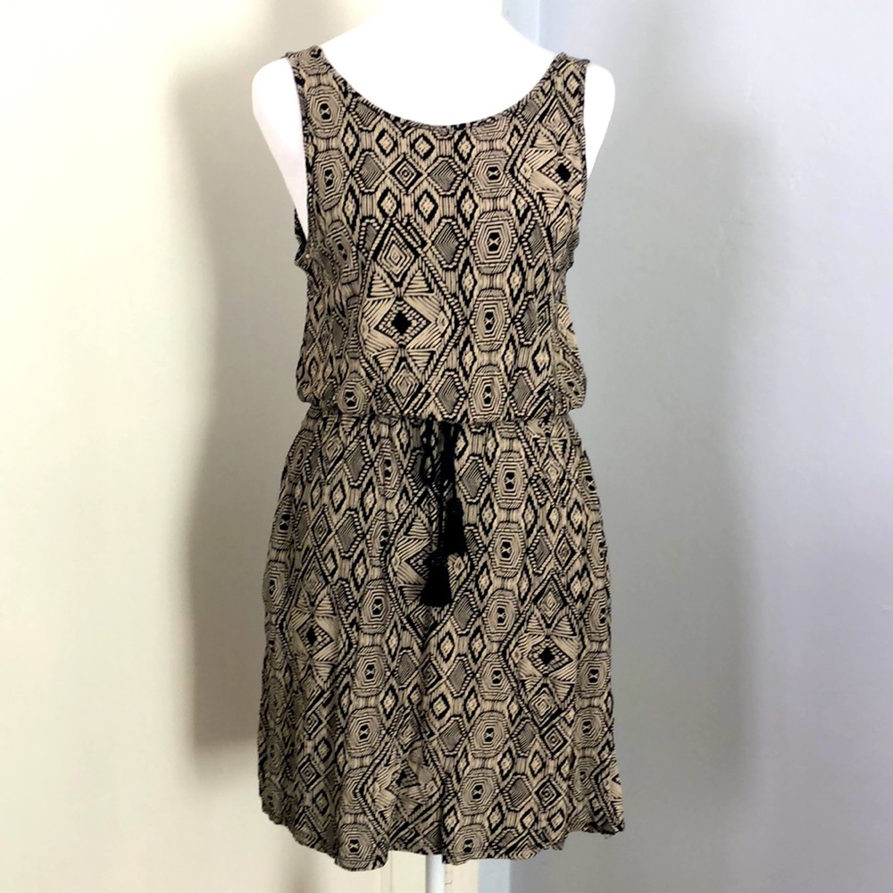 Lucky Brand sleeveless jersey dress geometric patter with pockets
